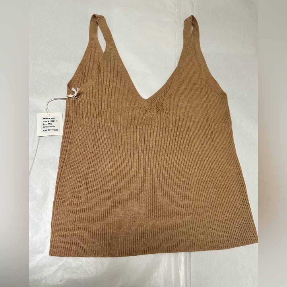 NWT: Etre - La Women's Tan Ribbed V-Neck Top🌻